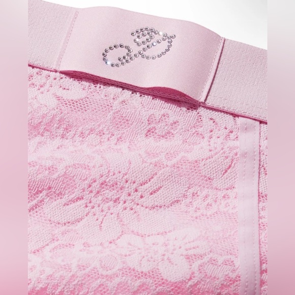 Victoria's Secret Pink Wink Shine
Logo Boyshort Panty Size
Rhinestone VS - Picture 4 of 5
